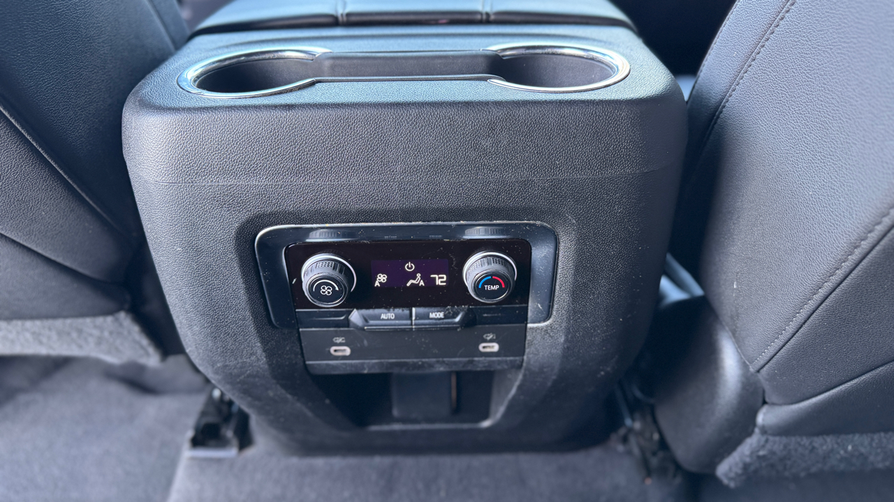 Chevrolet Suburban 2WD 4dr LT 2022