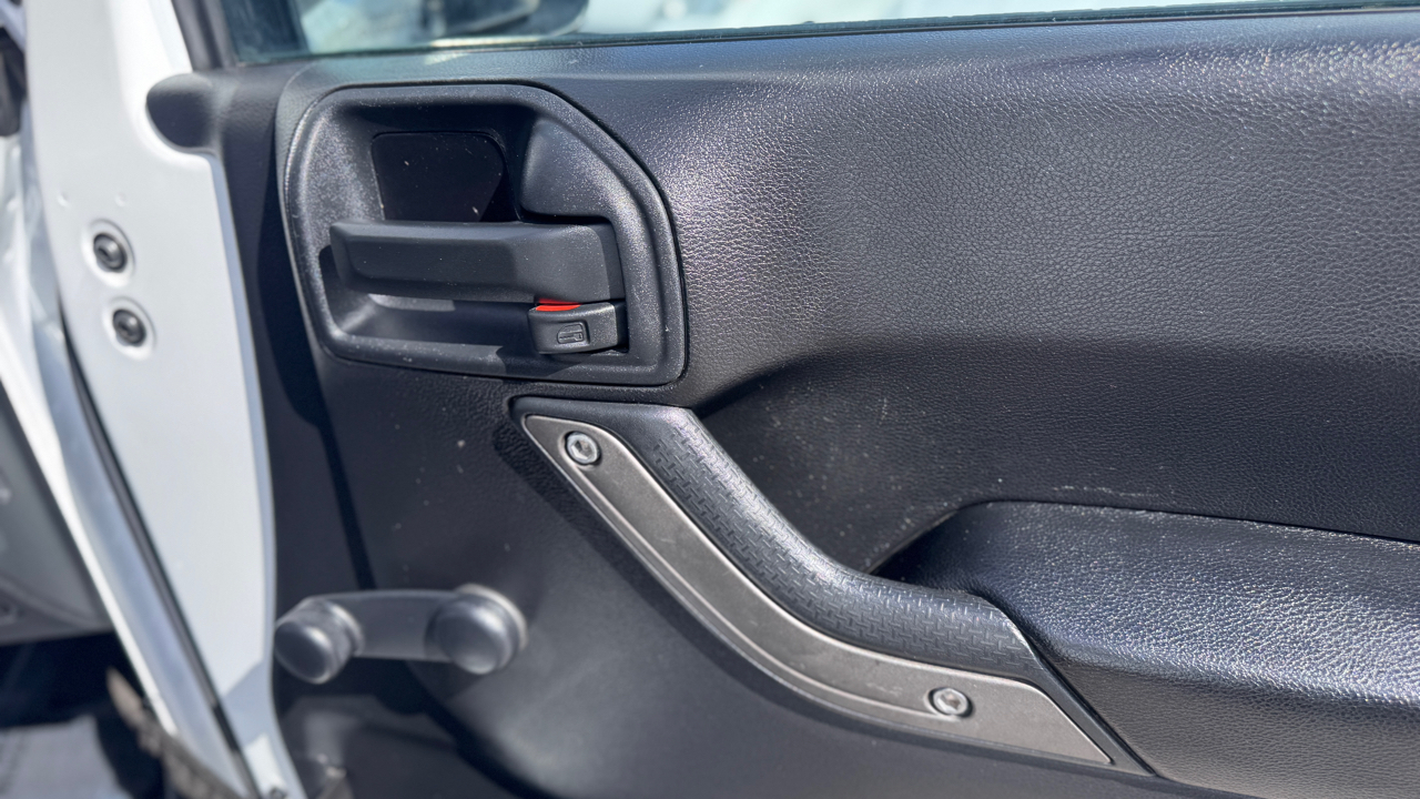 Jeep Wrangler Unlimited 4WD 4dr Sport 2016