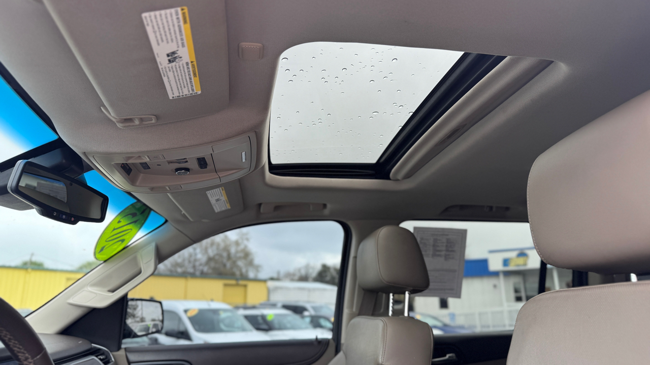 Chevrolet Suburban 2WD 4dr LTZ 2015