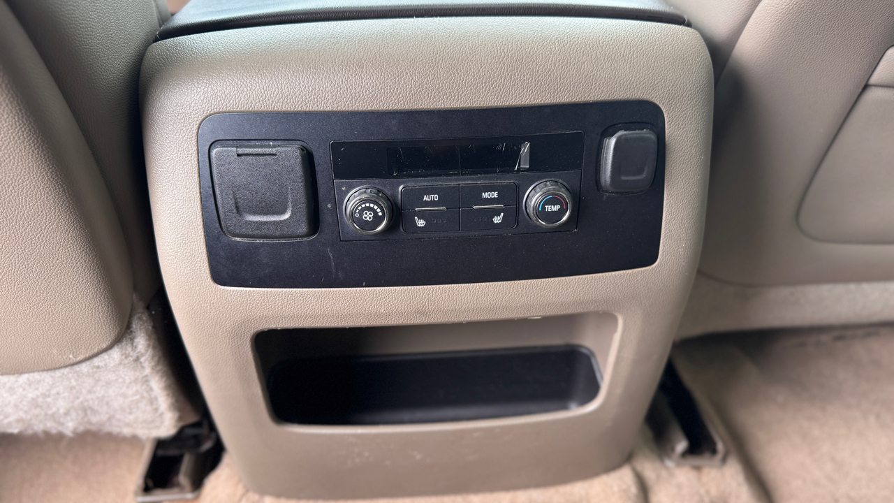 Chevrolet Suburban 2WD 4dr LTZ 2015