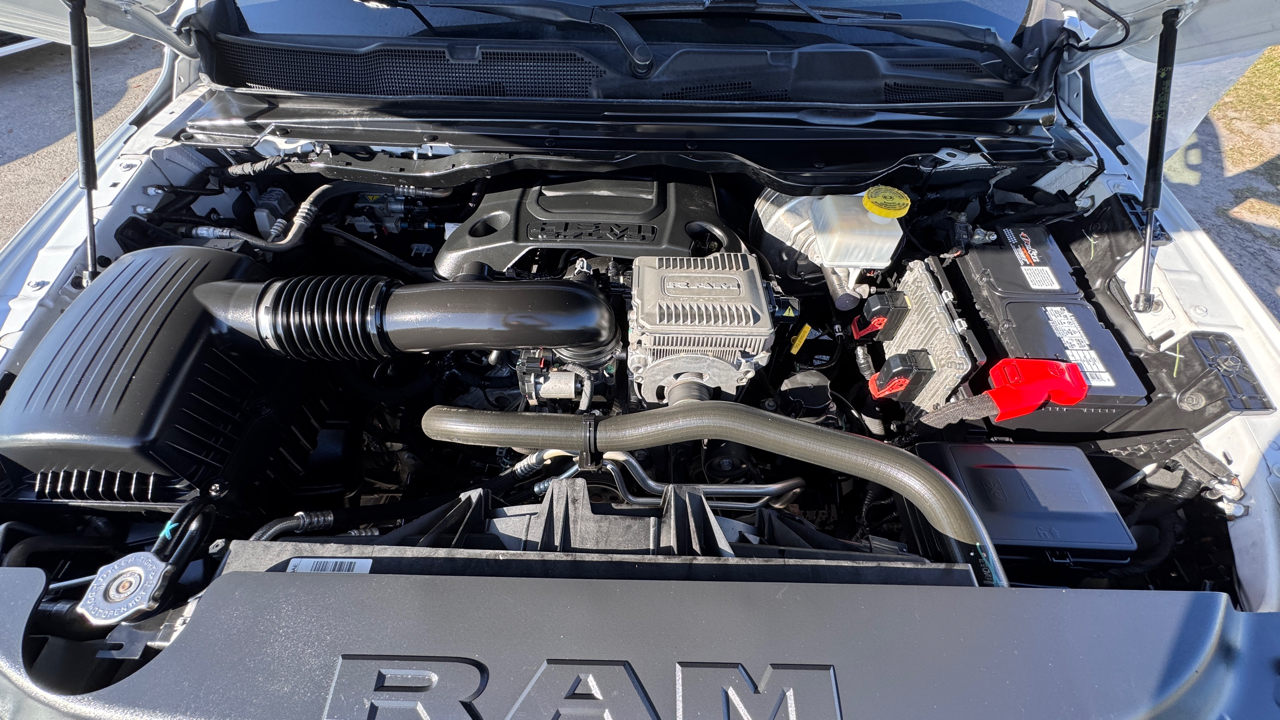 RAM 1500 Laramie 4x4 Crew Cab 5'7" Box 2020