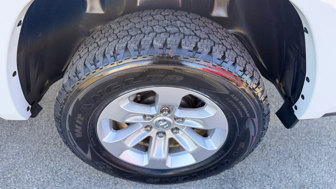 RAM 1500 Laramie 4x4 Crew Cab 5'7" Box 2020