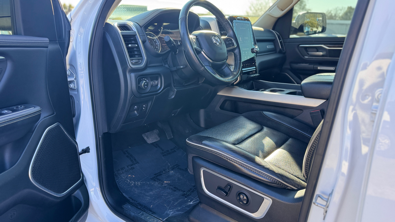 RAM 1500 Laramie 4x4 Crew Cab 5'7" Box 2020