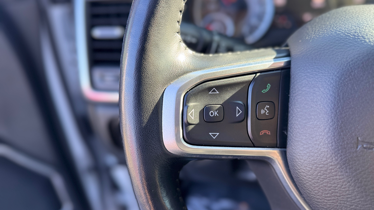 RAM 1500 Laramie 4x4 Crew Cab 5'7" Box 2020