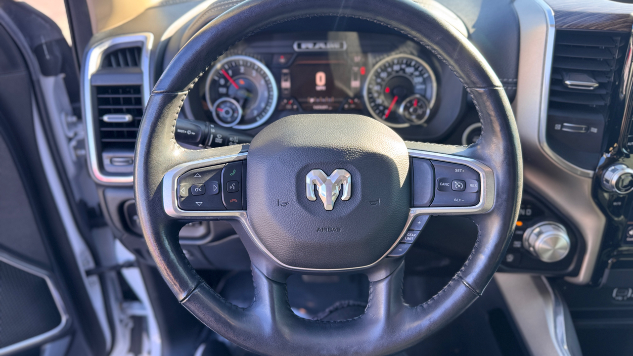 RAM 1500 Laramie 4x4 Crew Cab 5'7" Box 2020