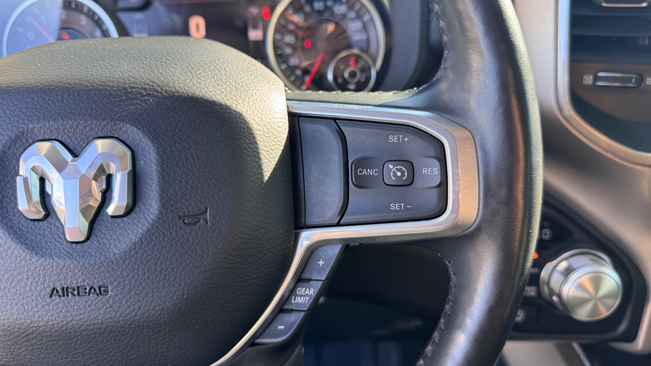 RAM 1500 Laramie 4x4 Crew Cab 5'7" Box 2020