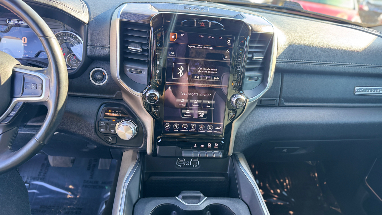 RAM 1500 Laramie 4x4 Crew Cab 5'7" Box 2020