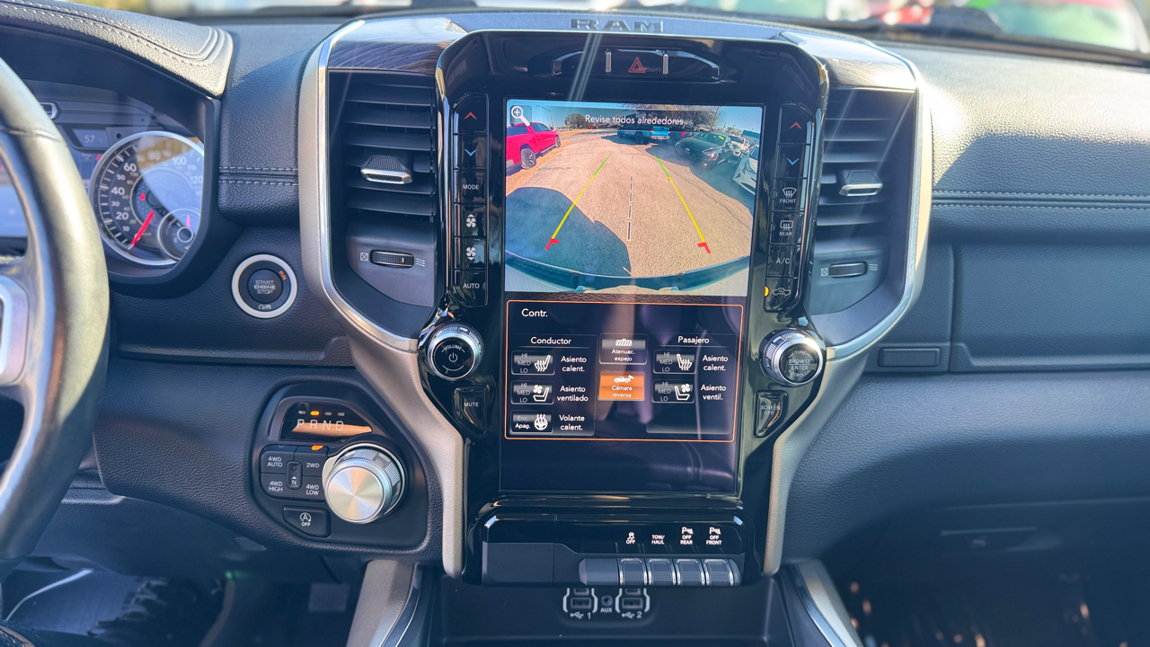 RAM 1500 Laramie 4x4 Crew Cab 5'7" Box 2020