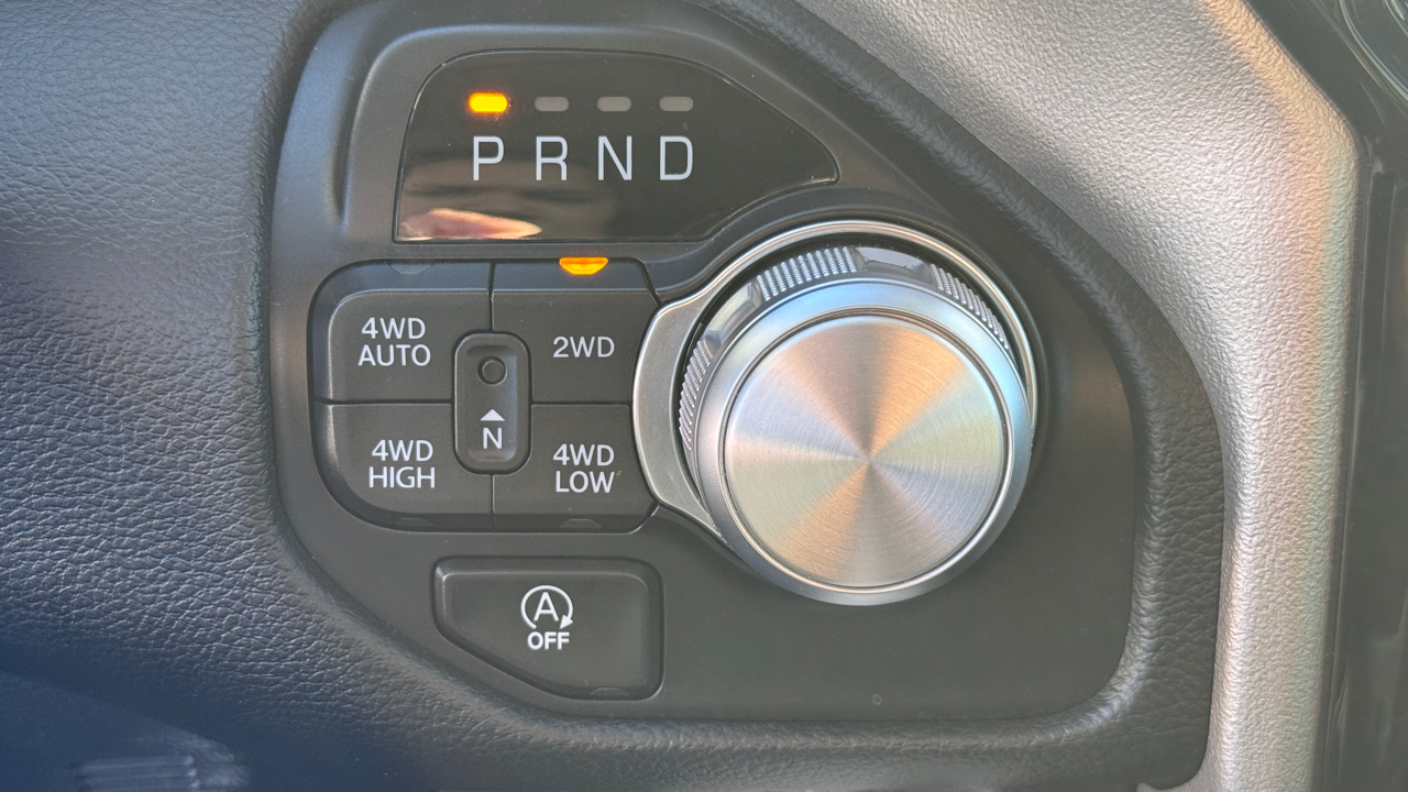 RAM 1500 Laramie 4x4 Crew Cab 5'7" Box 2020