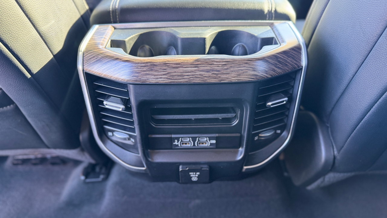 RAM 1500 Laramie 4x4 Crew Cab 5'7" Box 2020