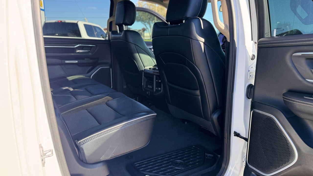 RAM 1500 Laramie 4x4 Crew Cab 5'7" Box 2020