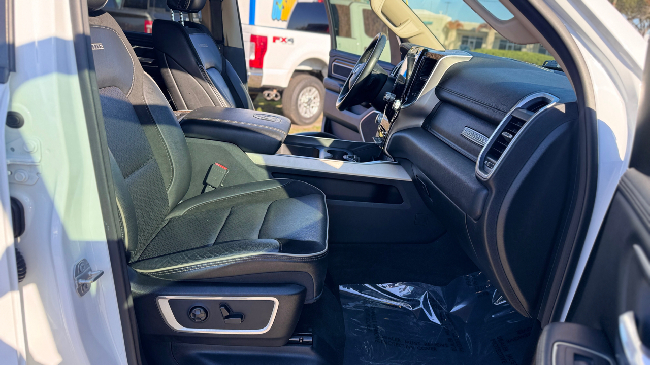 RAM 1500 Laramie 4x4 Crew Cab 5'7" Box 2020