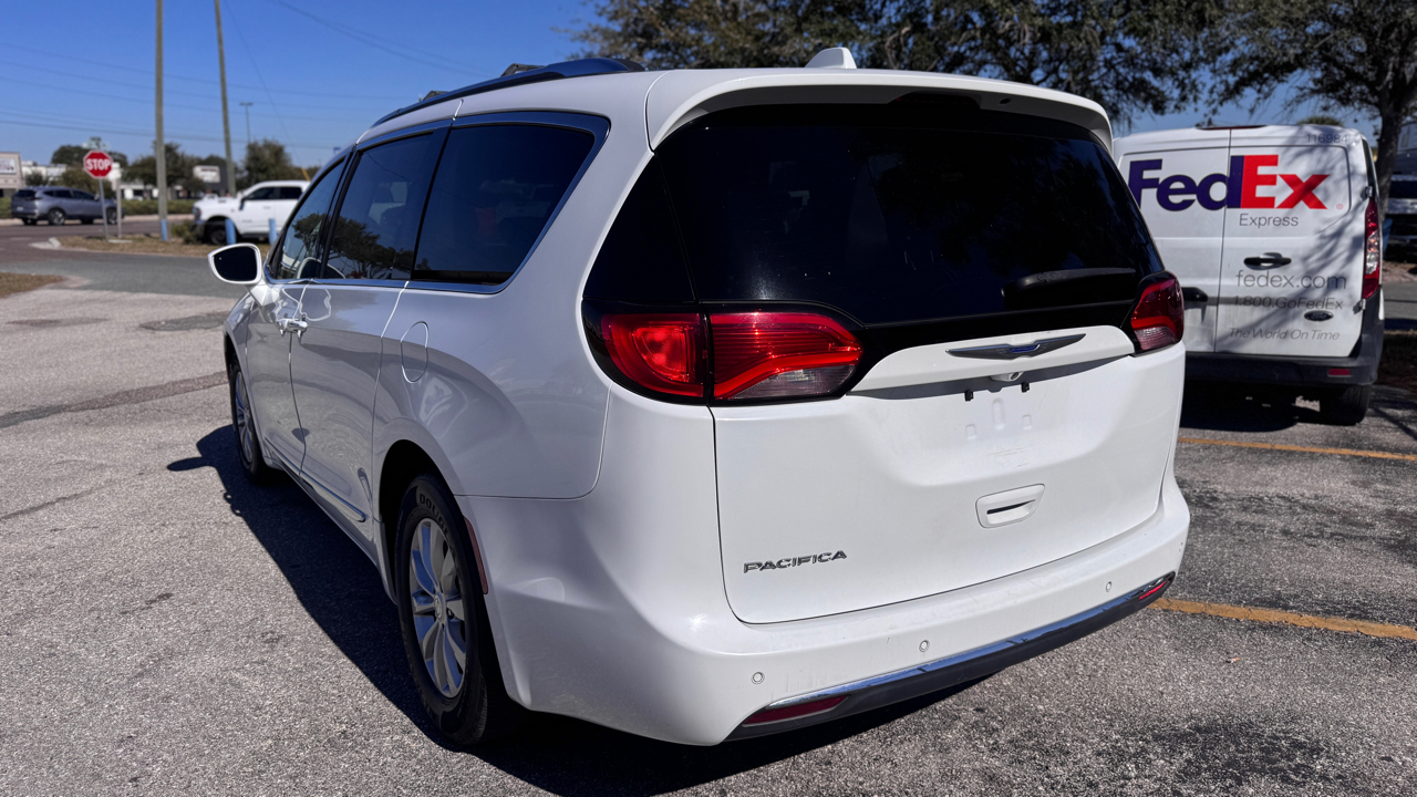Chrysler Pacifica Touring L FWD 2019