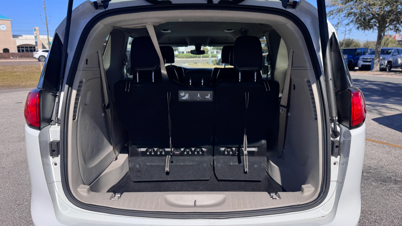 Chrysler Pacifica Touring L FWD 2019