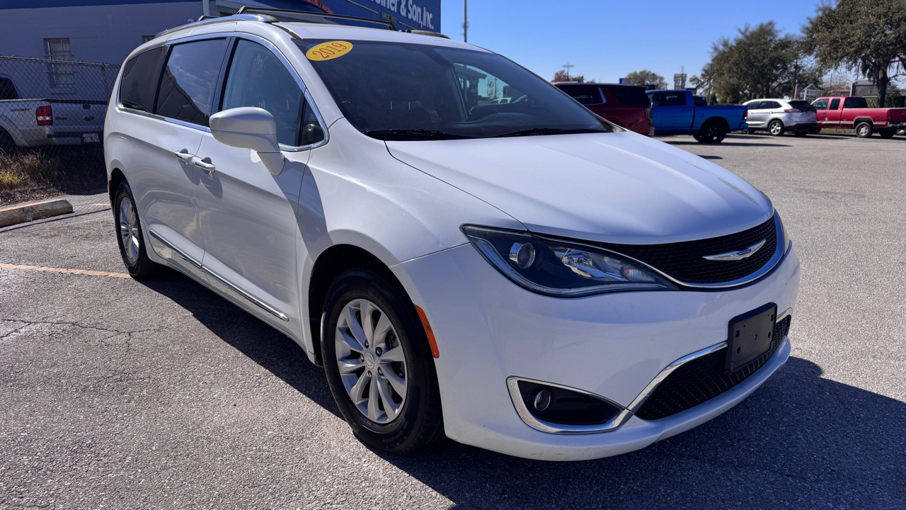 Chrysler Pacifica Touring L FWD 2019