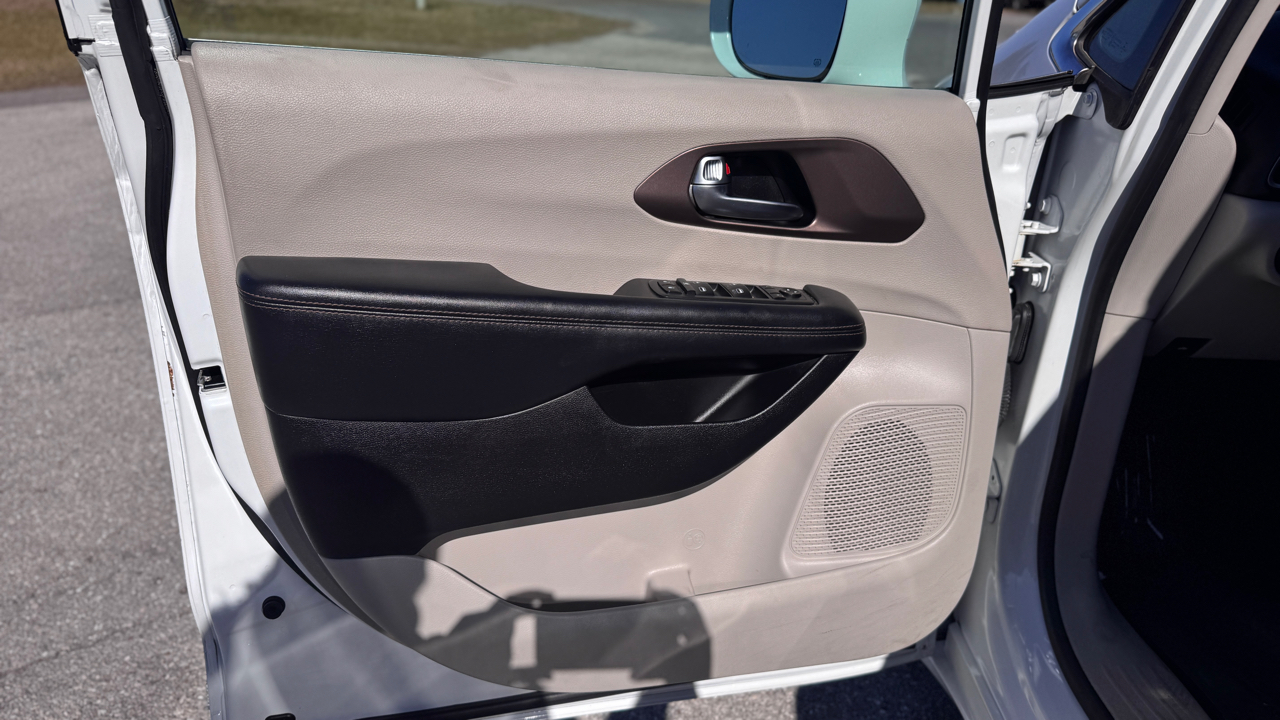 Chrysler Pacifica Touring L FWD 2019