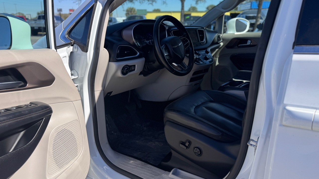 Chrysler Pacifica Touring L FWD 2019