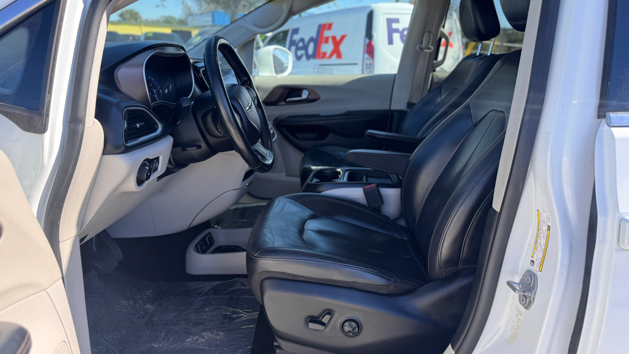 Chrysler Pacifica Touring L FWD 2019