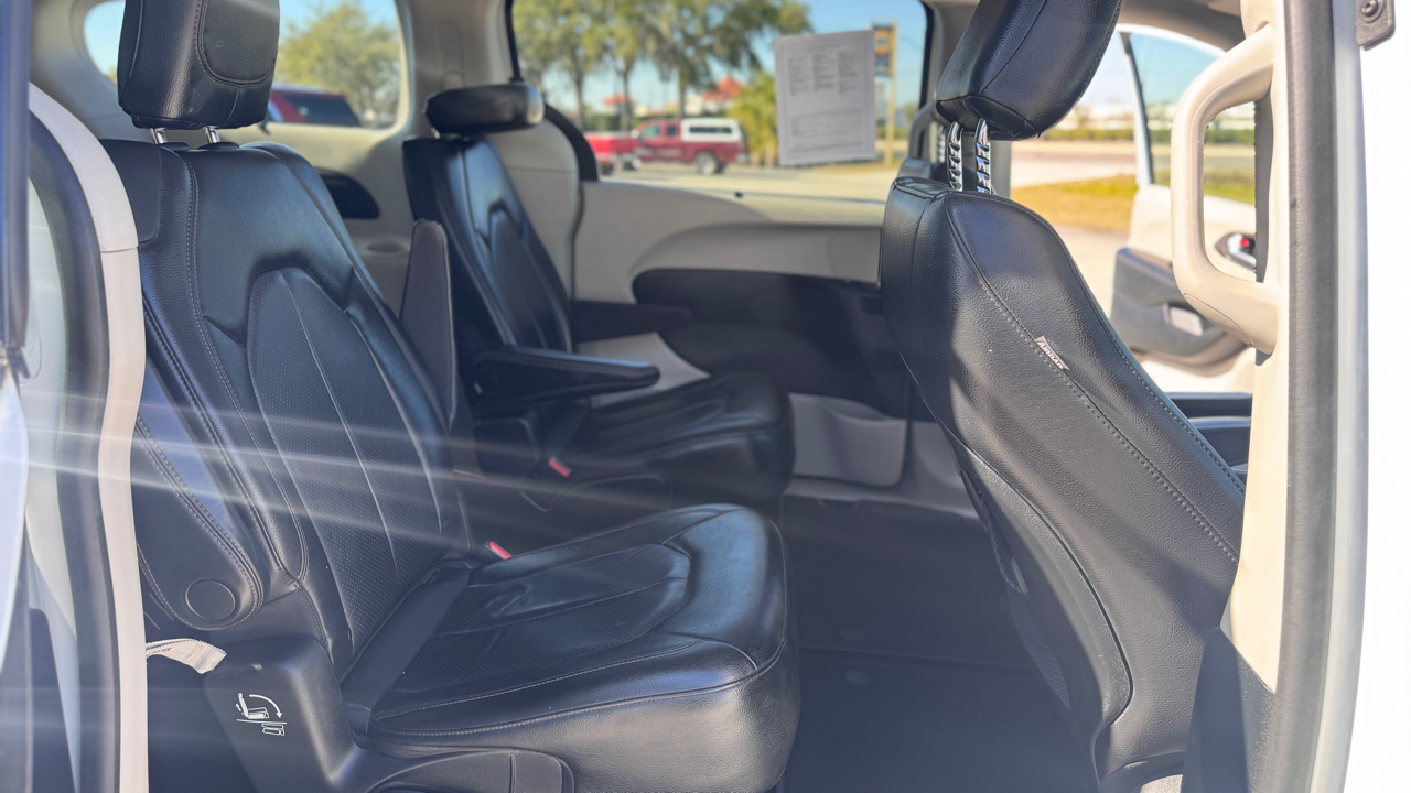 Chrysler Pacifica Touring L FWD 2019