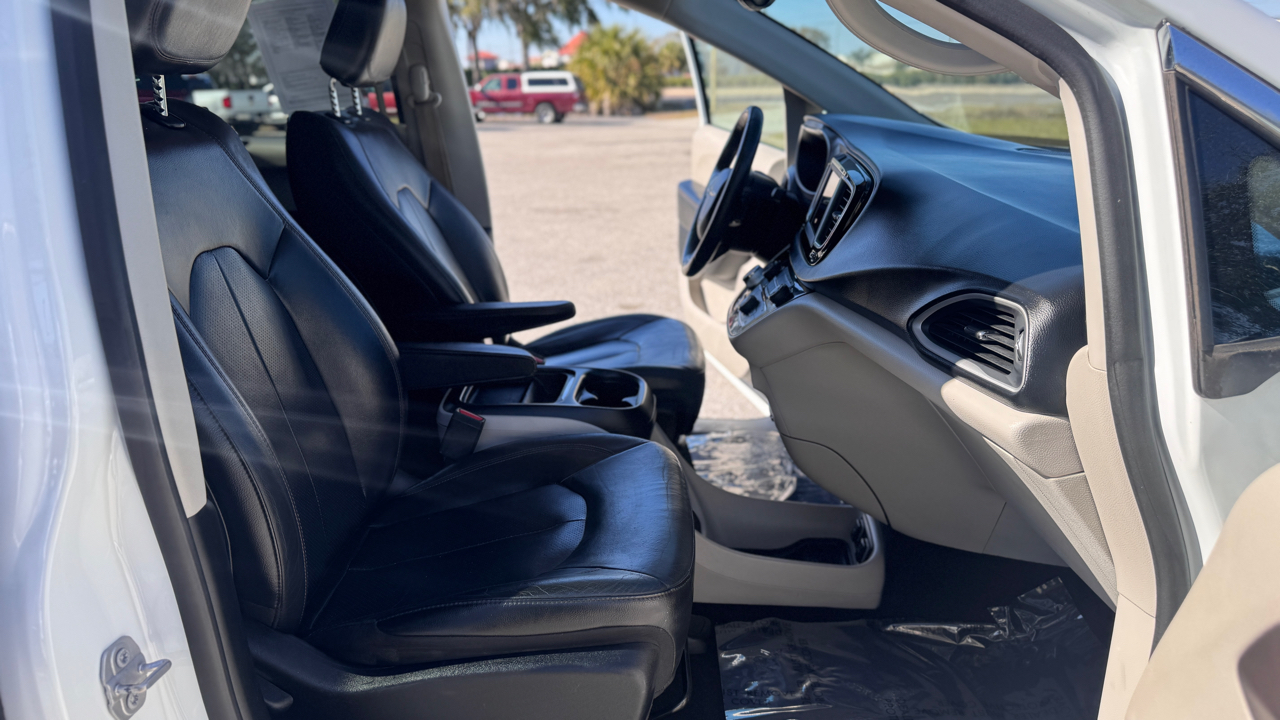 Chrysler Pacifica Touring L FWD 2019