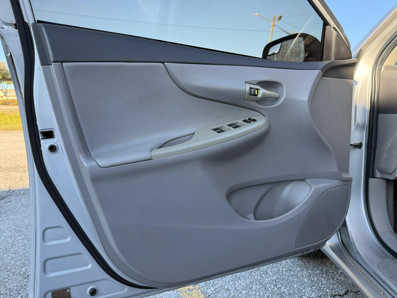 Toyota Corolla 4dr Sdn Man (Natl) 2009