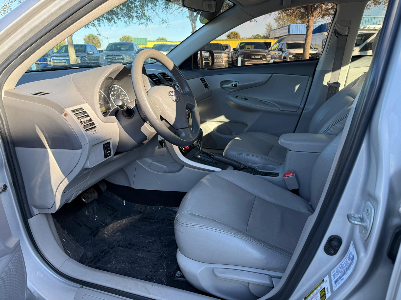 Toyota Corolla 4dr Sdn Man (Natl) 2009