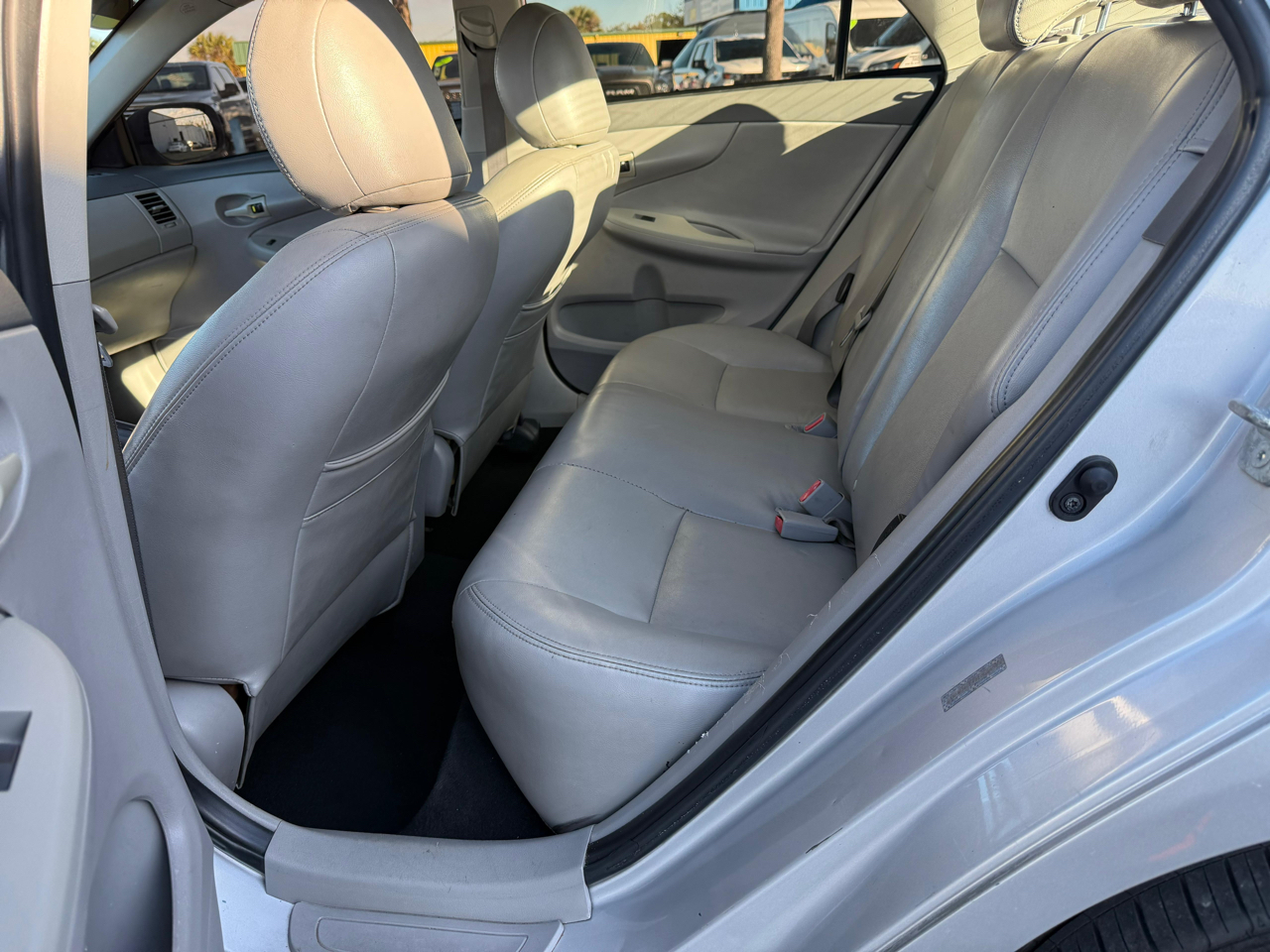 Toyota Corolla 4dr Sdn Man (Natl) 2009