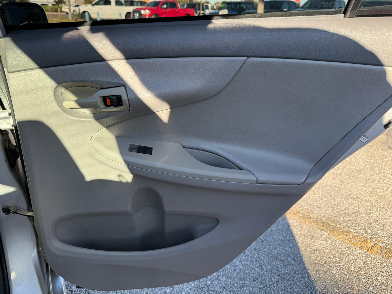 Toyota Corolla 4dr Sdn Man (Natl) 2009