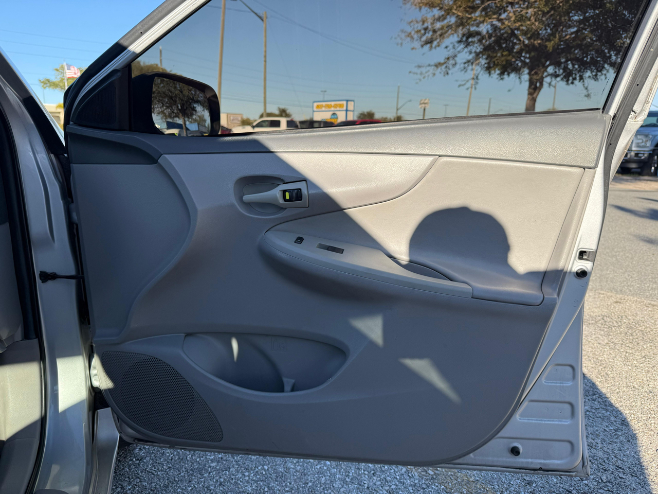 Toyota Corolla 4dr Sdn Man (Natl) 2009