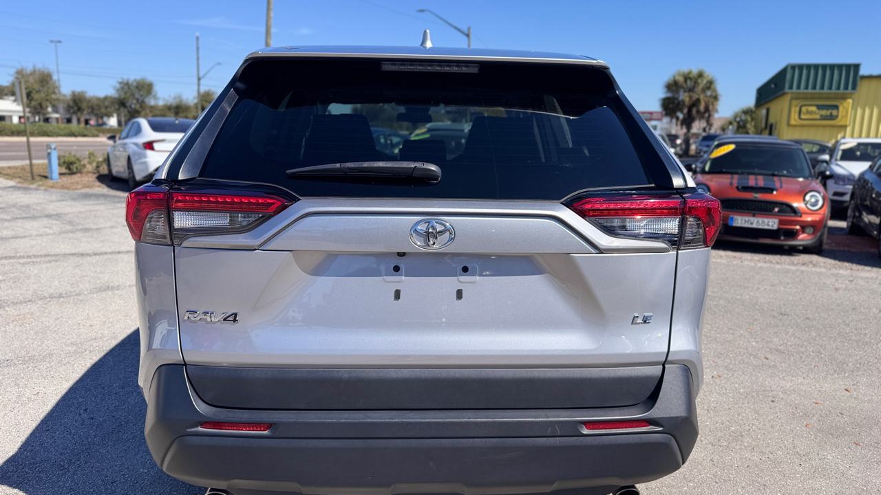 Toyota RAV4 LE FWD (Natl) 2024