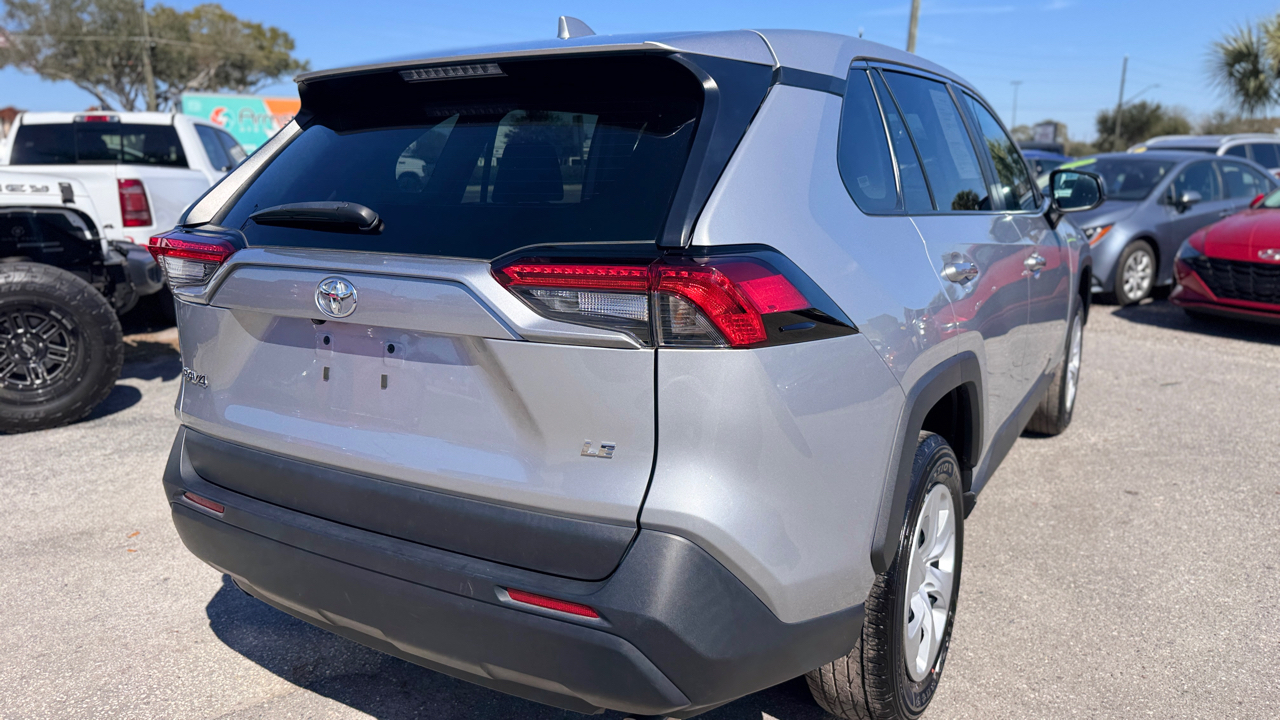 Toyota RAV4 LE FWD (Natl) 2024