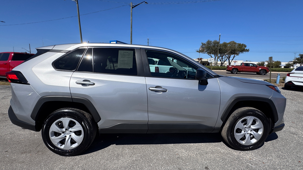 Toyota RAV4 LE FWD (Natl) 2024