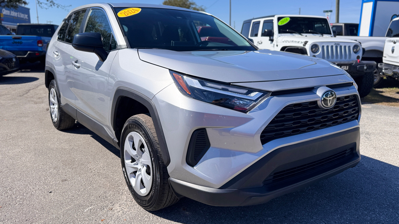 Toyota RAV4 LE FWD (Natl) 2024