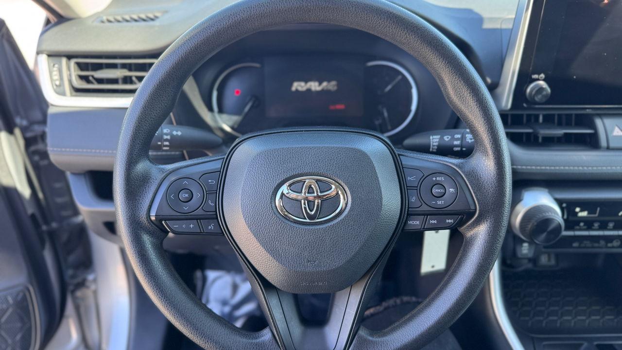 Toyota RAV4 LE FWD (Natl) 2024