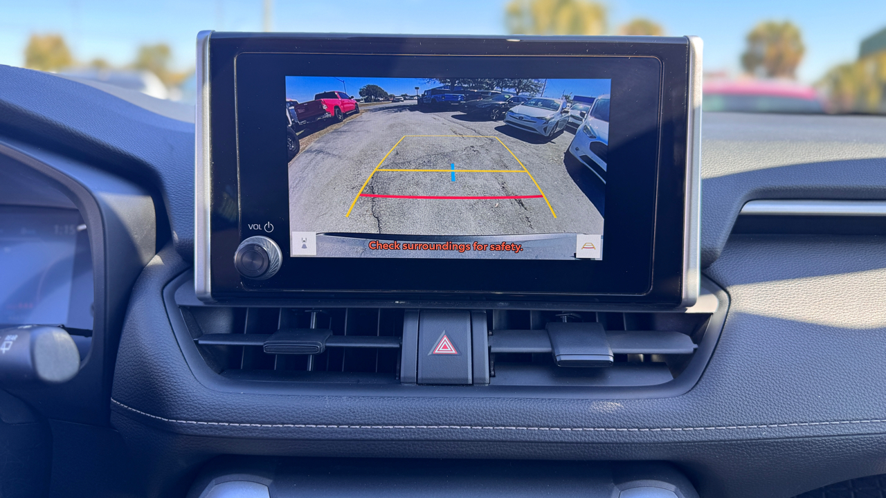 Toyota RAV4 LE FWD (Natl) 2024