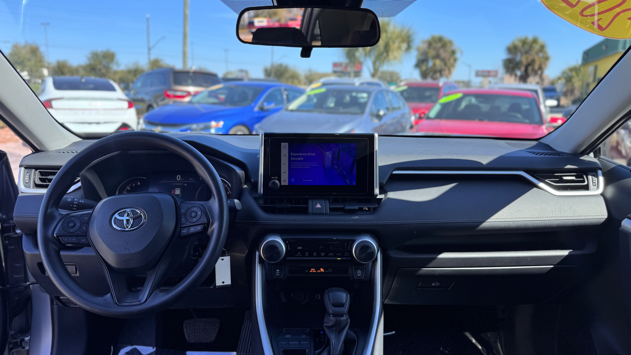 Toyota RAV4 LE FWD (Natl) 2024