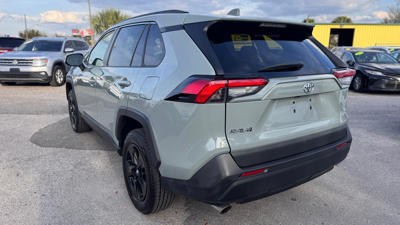 Toyota RAV4 XLE FWD (Natl) 2019