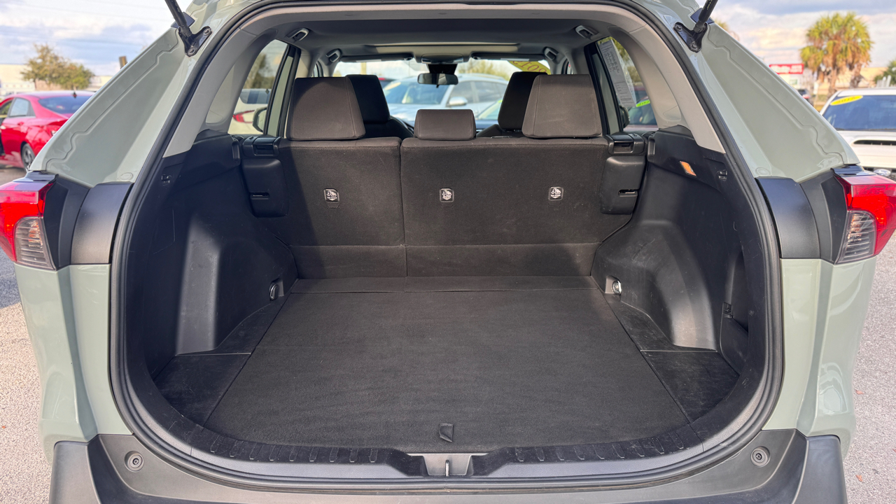 Toyota RAV4 XLE FWD (Natl) 2019