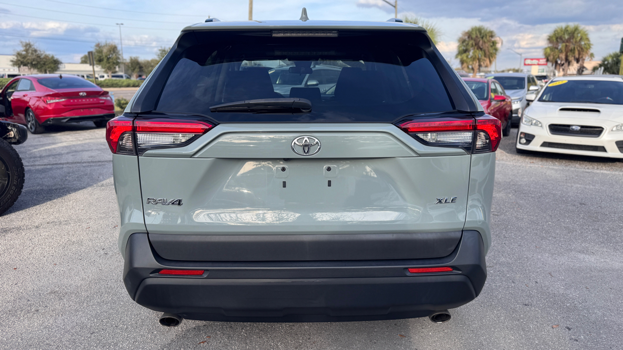 Toyota RAV4 XLE FWD (Natl) 2019