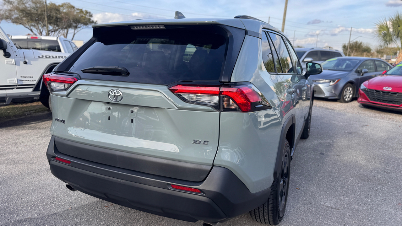 Toyota RAV4 XLE FWD (Natl) 2019