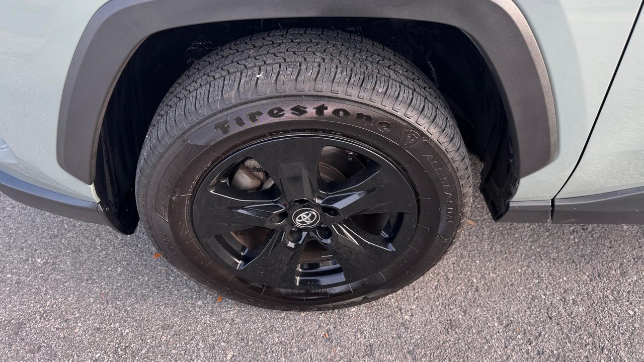 Toyota RAV4 XLE FWD (Natl) 2019