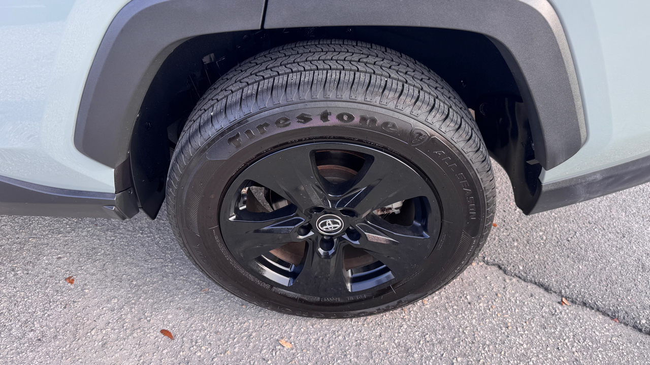 Toyota RAV4 XLE FWD (Natl) 2019