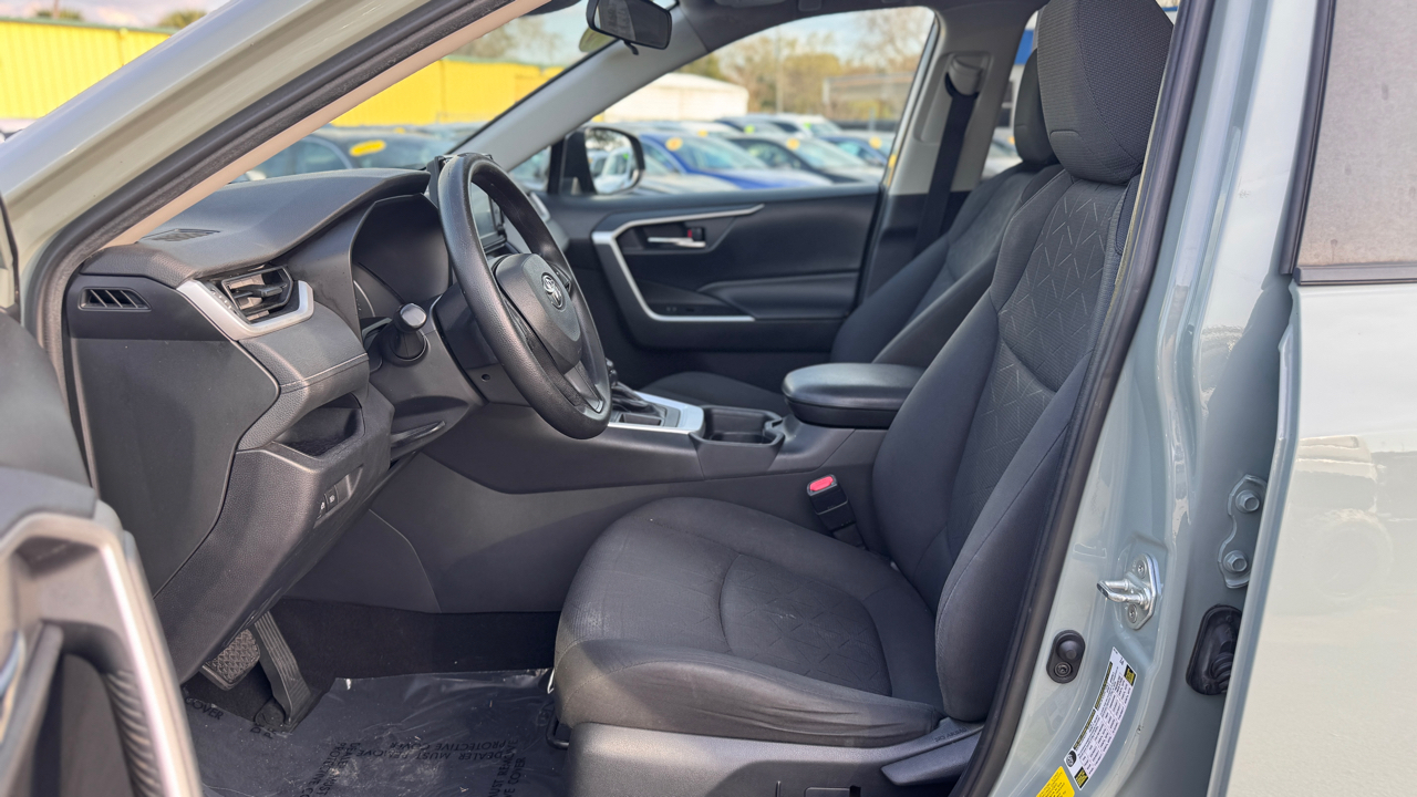 Toyota RAV4 XLE FWD (Natl) 2019