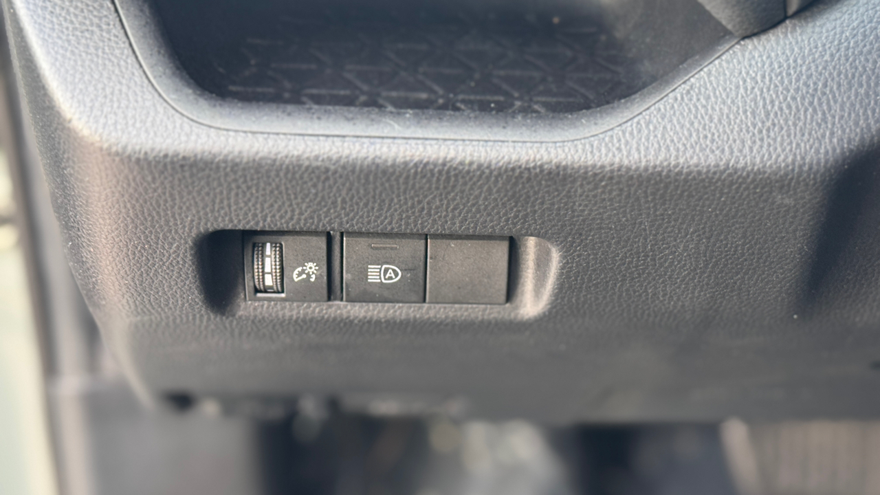 Toyota RAV4 XLE FWD (Natl) 2019