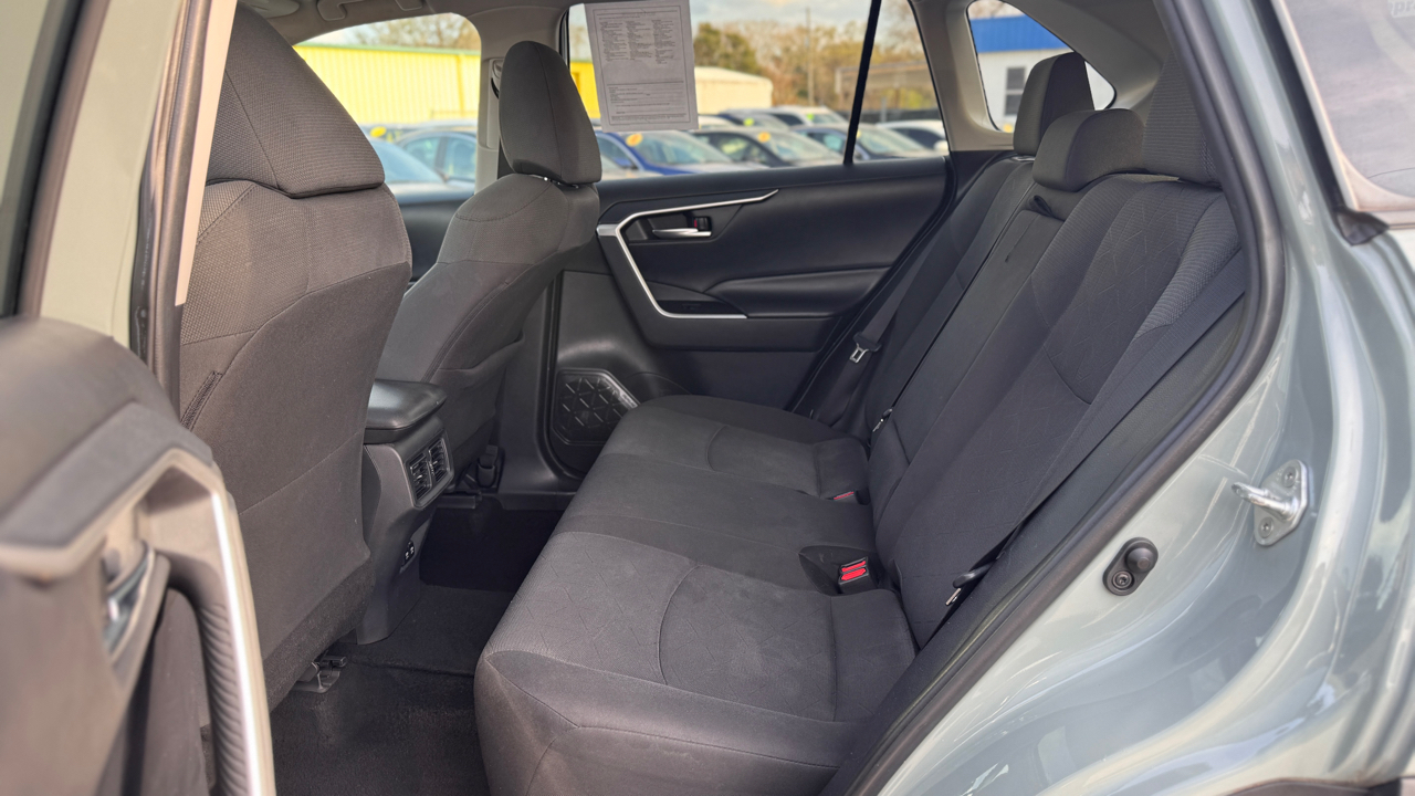 Toyota RAV4 XLE FWD (Natl) 2019