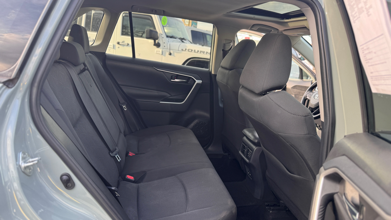 Toyota RAV4 XLE FWD (Natl) 2019