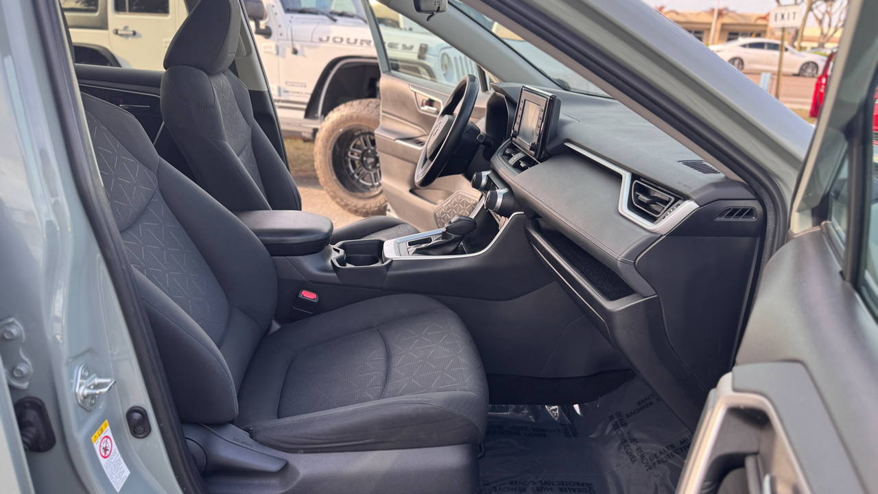 Toyota RAV4 XLE FWD (Natl) 2019