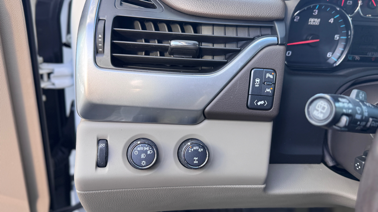 Chevrolet Suburban 4WD 4dr 1500 LT 2018