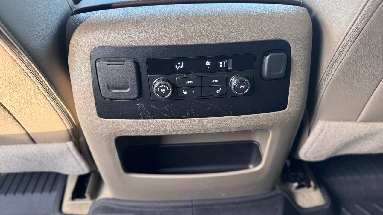 Chevrolet Suburban 4WD 4dr 1500 LT 2018