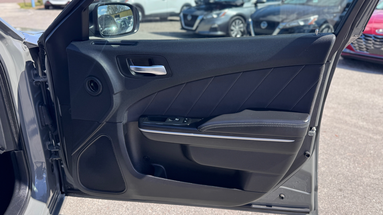 Dodge Charger SXT RWD 2019